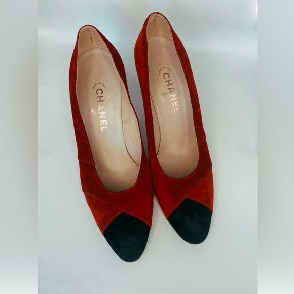 Chanel burgundy suede Heels - Picture 3 of 4